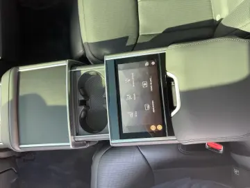 Range Rover LWB 4.4 Benzin P615 SV NP 300.000