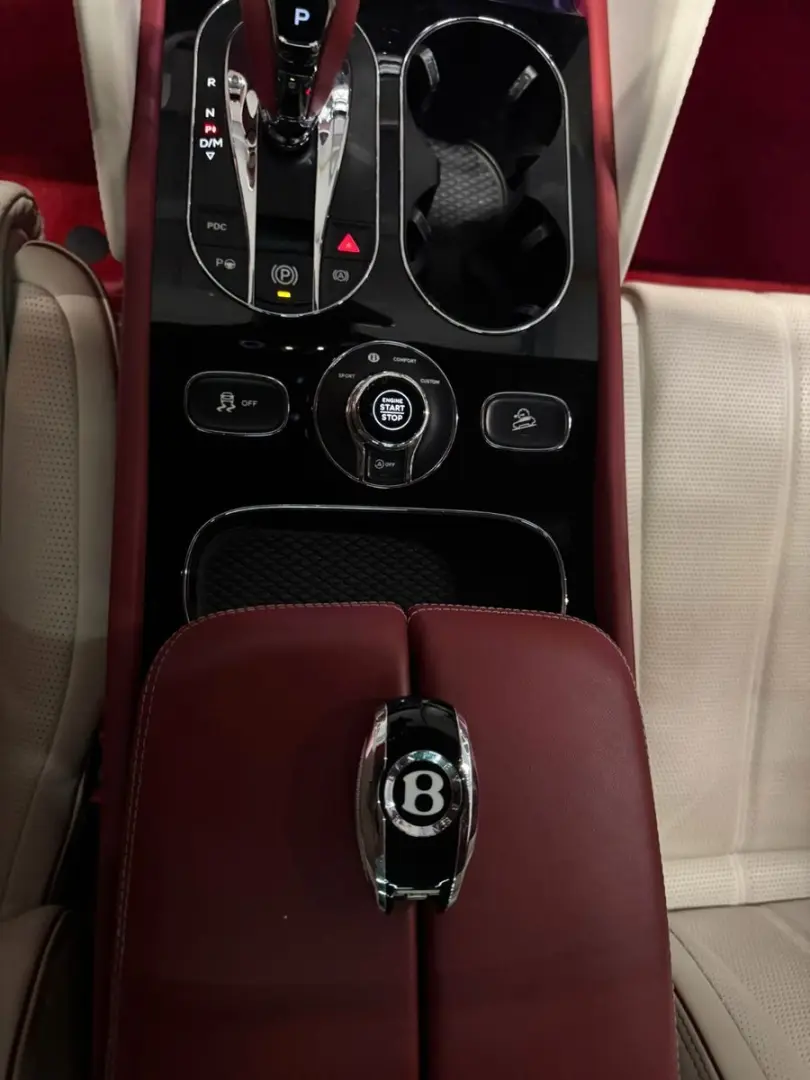 BENTAYGA AZURE DUO TONE MULLINER 4-SEATS FULLY