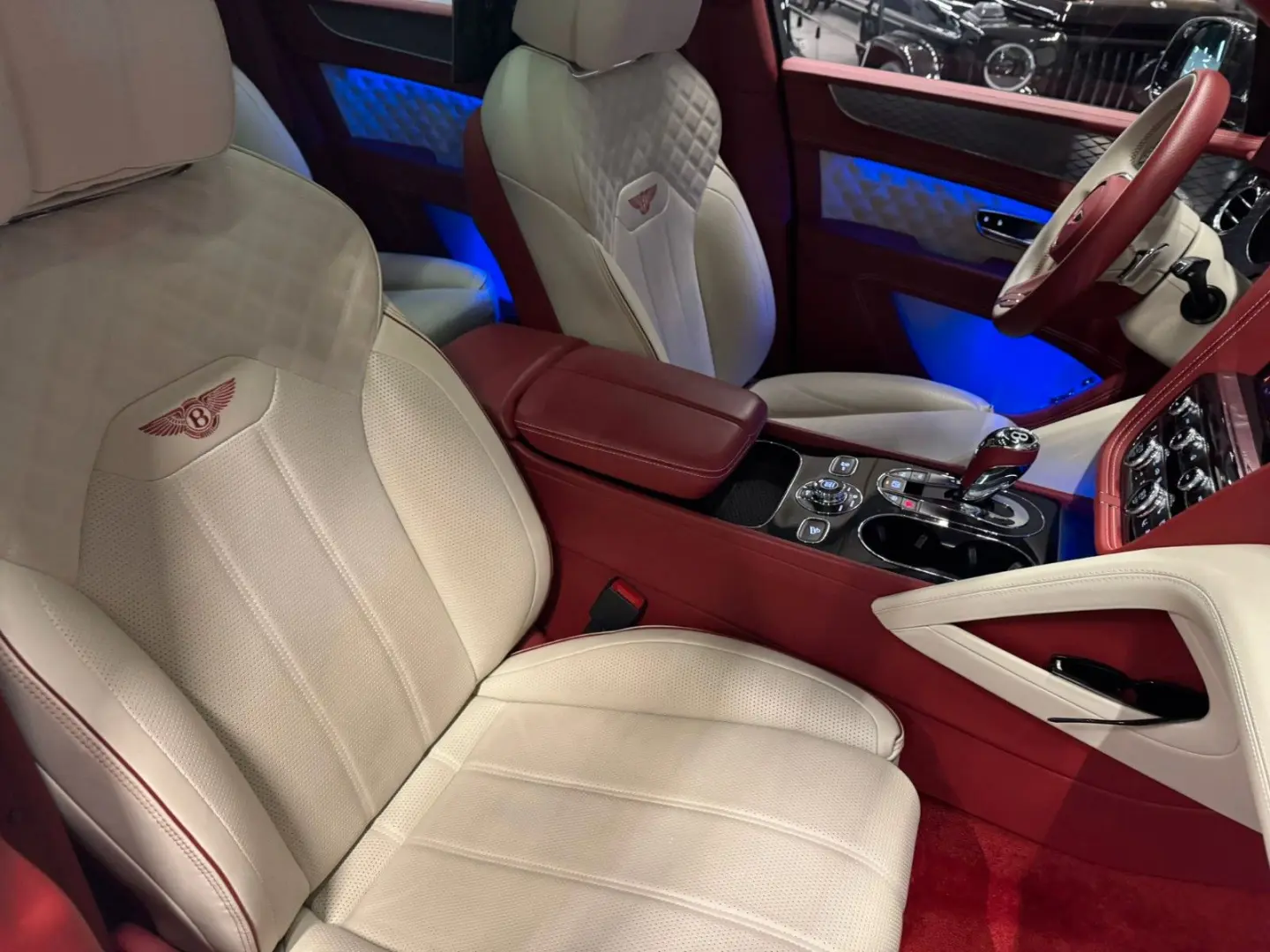 BENTAYGA AZURE DUO TONE MULLINER 4-SEATS FULLY