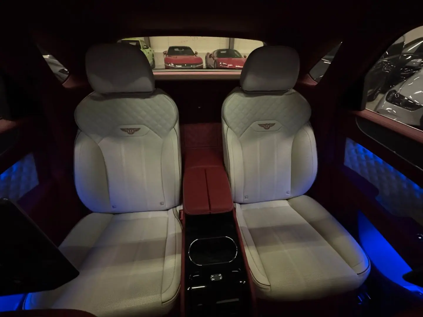 BENTAYGA AZURE DUO TONE MULLINER 4-SEATS FULLY