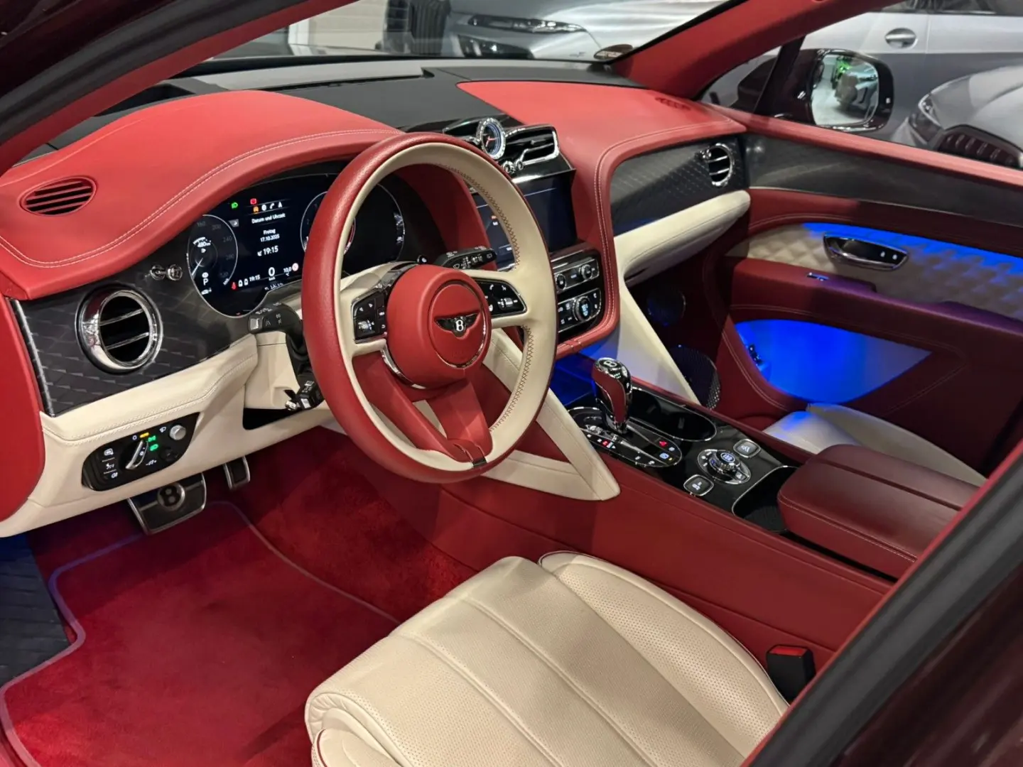 BENTAYGA AZURE DUO TONE MULLINER 4-SEATS FULLY
