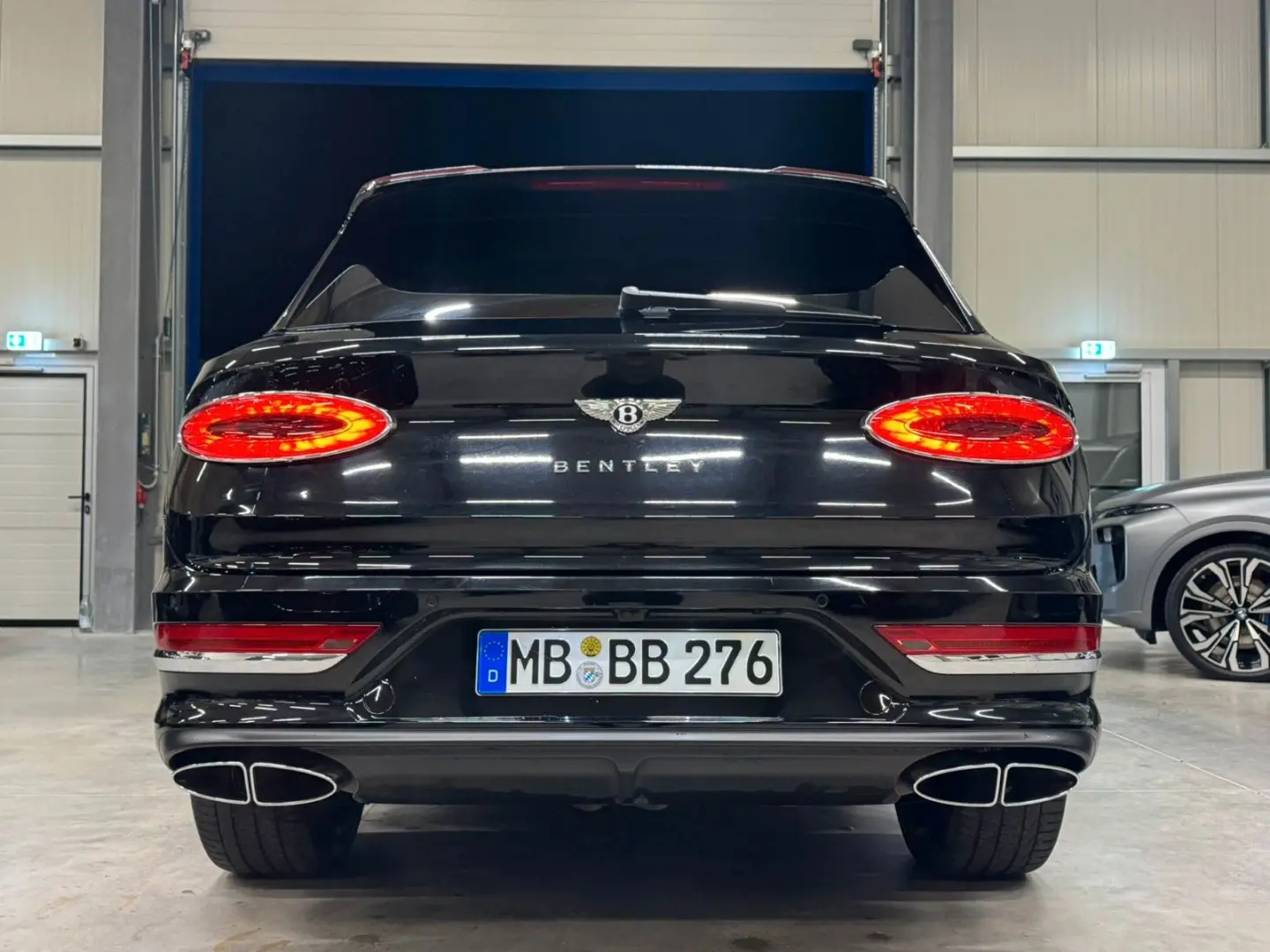 BENTAYGA AZURE DUO TONE MULLINER 4-SEATS FULLY