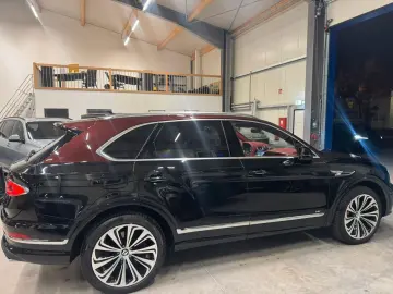BENTAYGA AZURE DUO TONE MULLINER 4-SEATS FULLY
