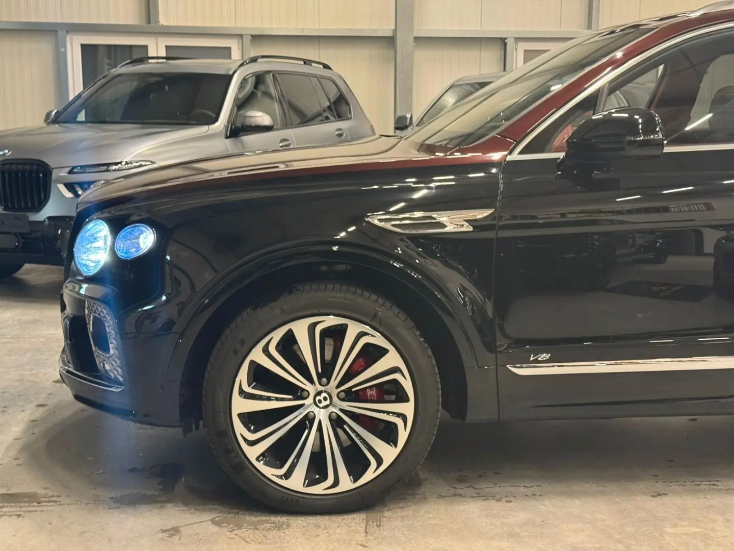BENTAYGA AZURE DUO TONE MULLINER 4-SEATS FULLY