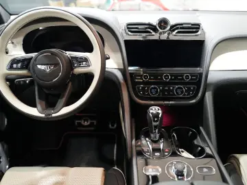 Bentayga   Azure V8   VOLL