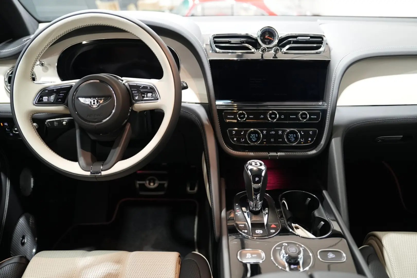 Bentayga   Azure V8   VOLL