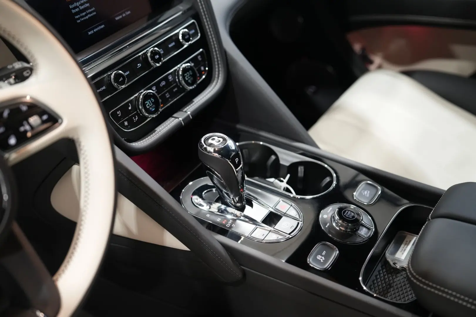 Bentayga   Azure V8   VOLL