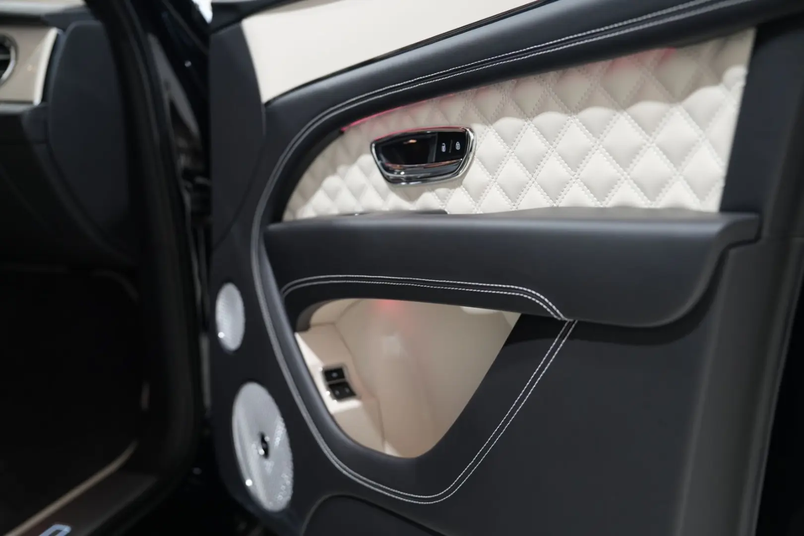 Bentayga   Azure V8   VOLL