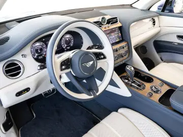 Bentayga V8 EWB Azure V8