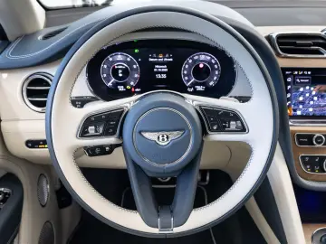 Bentayga V8 EWB Azure V8