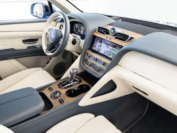 Bentayga V8 EWB Azure V8