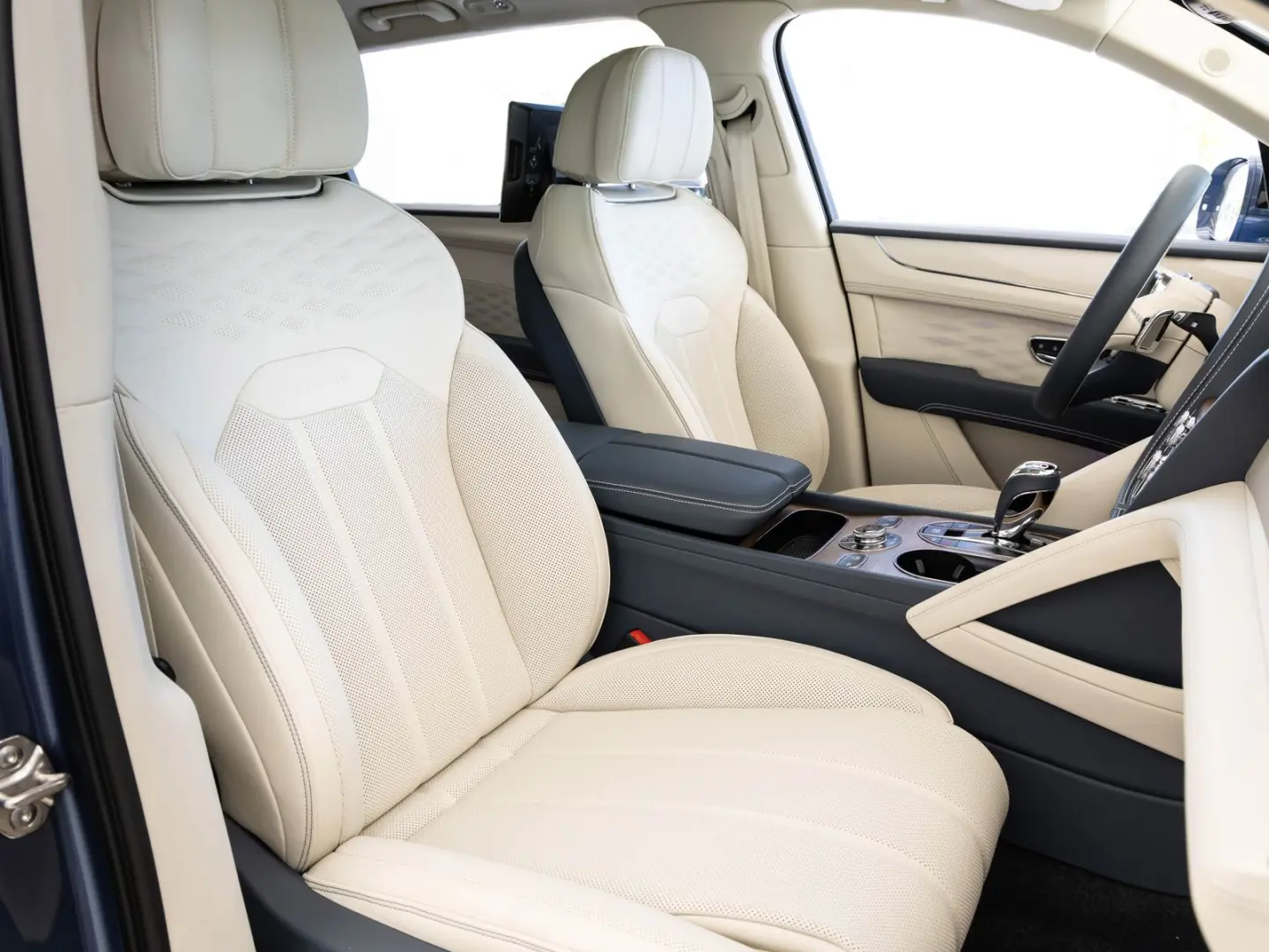 Bentayga V8 EWB Azure V8