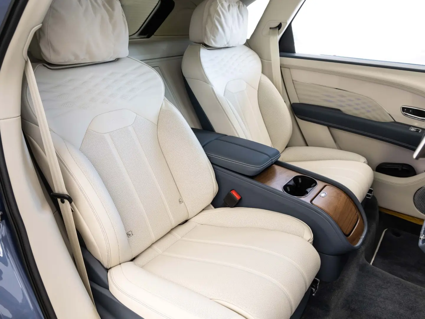 Bentayga V8 EWB Azure V8