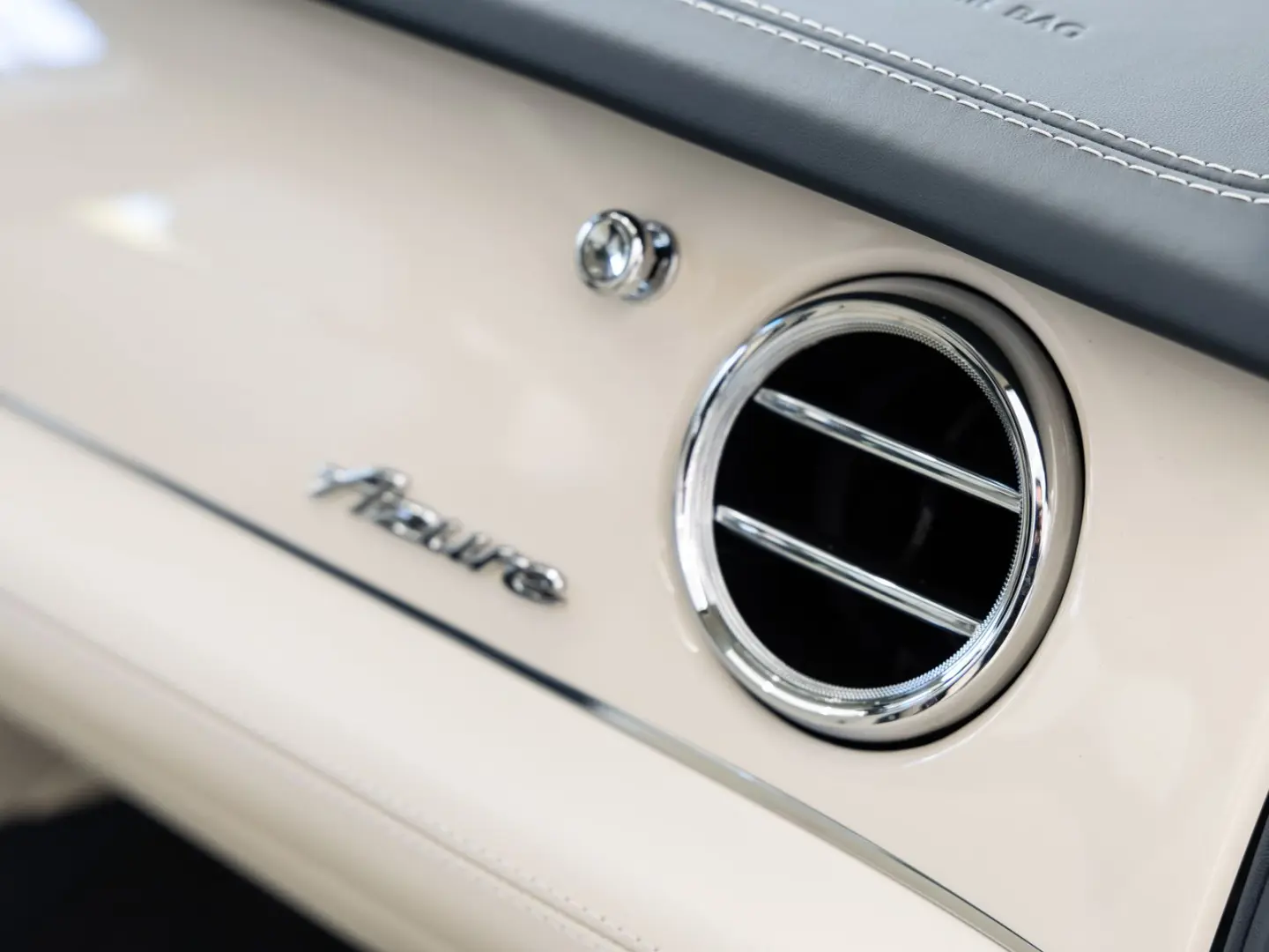 Bentayga V8 EWB Azure V8