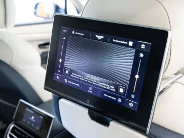 Bentayga V8 EWB Azure V8