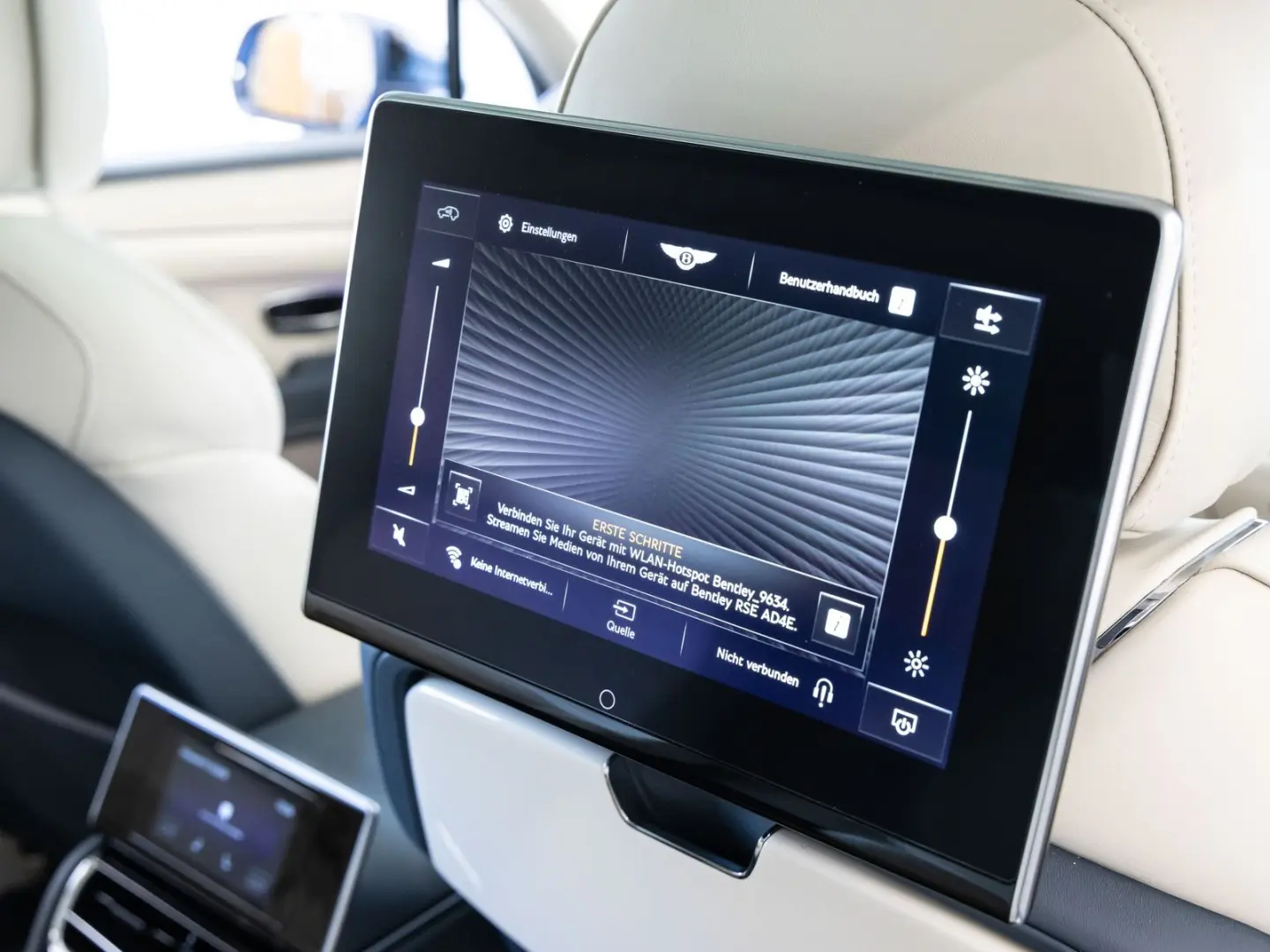 Bentayga V8 EWB Azure V8