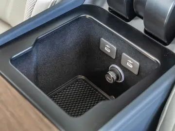 Bentayga V8 EWB Azure V8