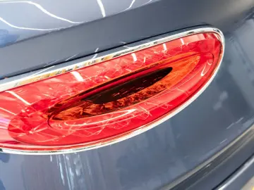 Bentayga V8 EWB Azure V8