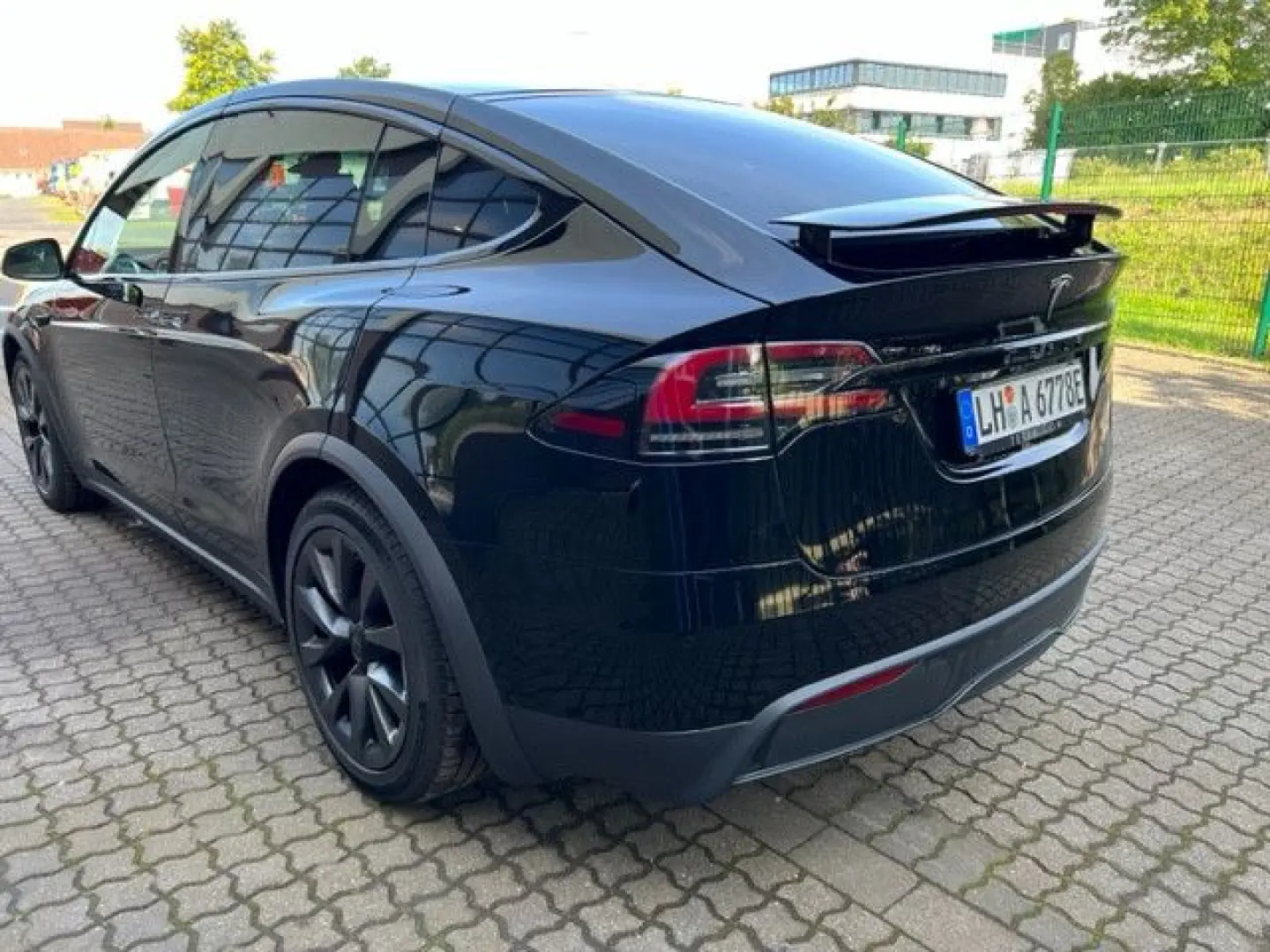 Model X Plaid AHK schwarz schwarz 6-Sitze Yoke