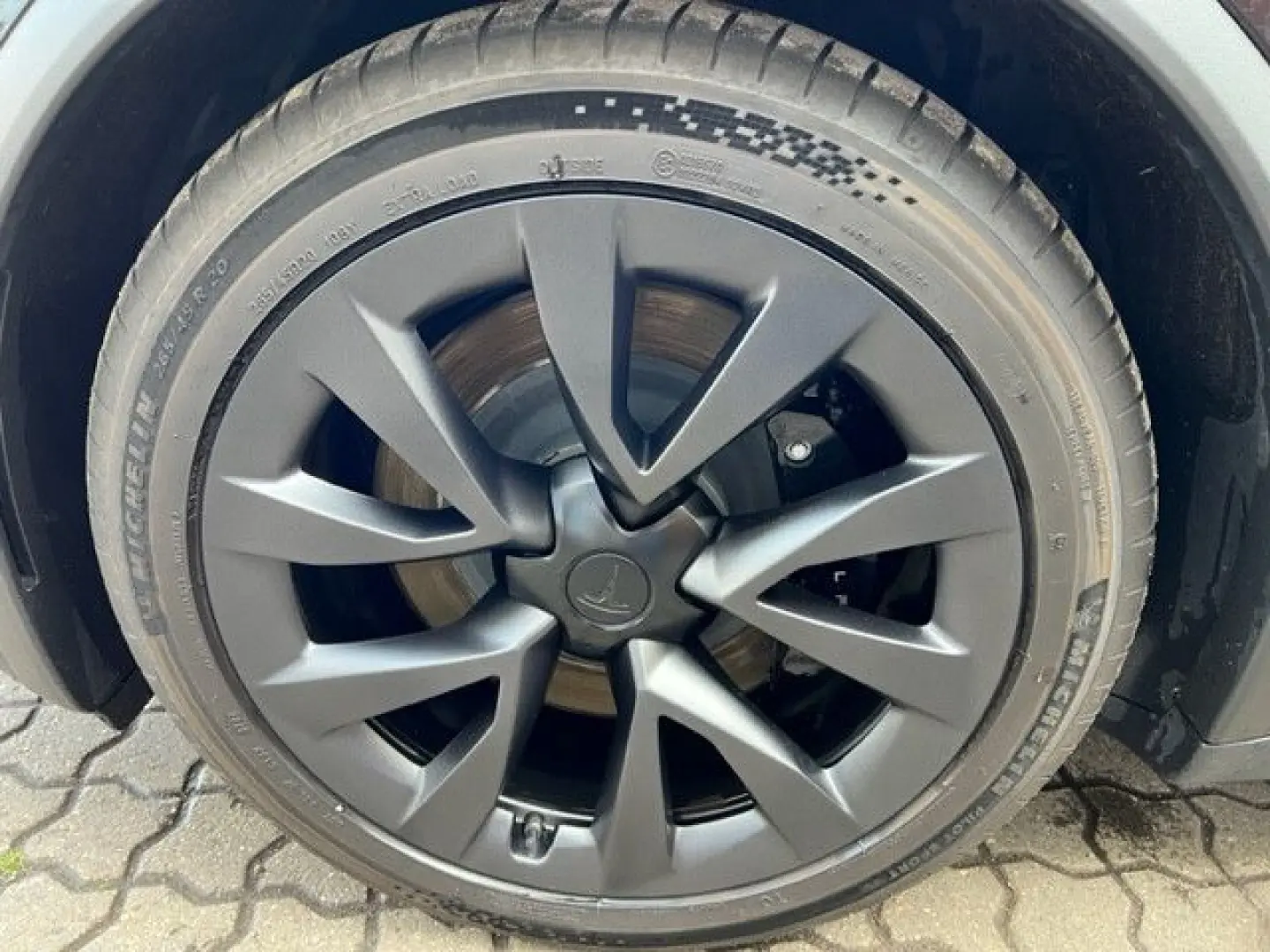 Model X Plaid AHK schwarz schwarz 6-Sitze Yoke