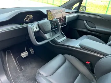 Model X Plaid AHK schwarz schwarz 6-Sitze Yoke