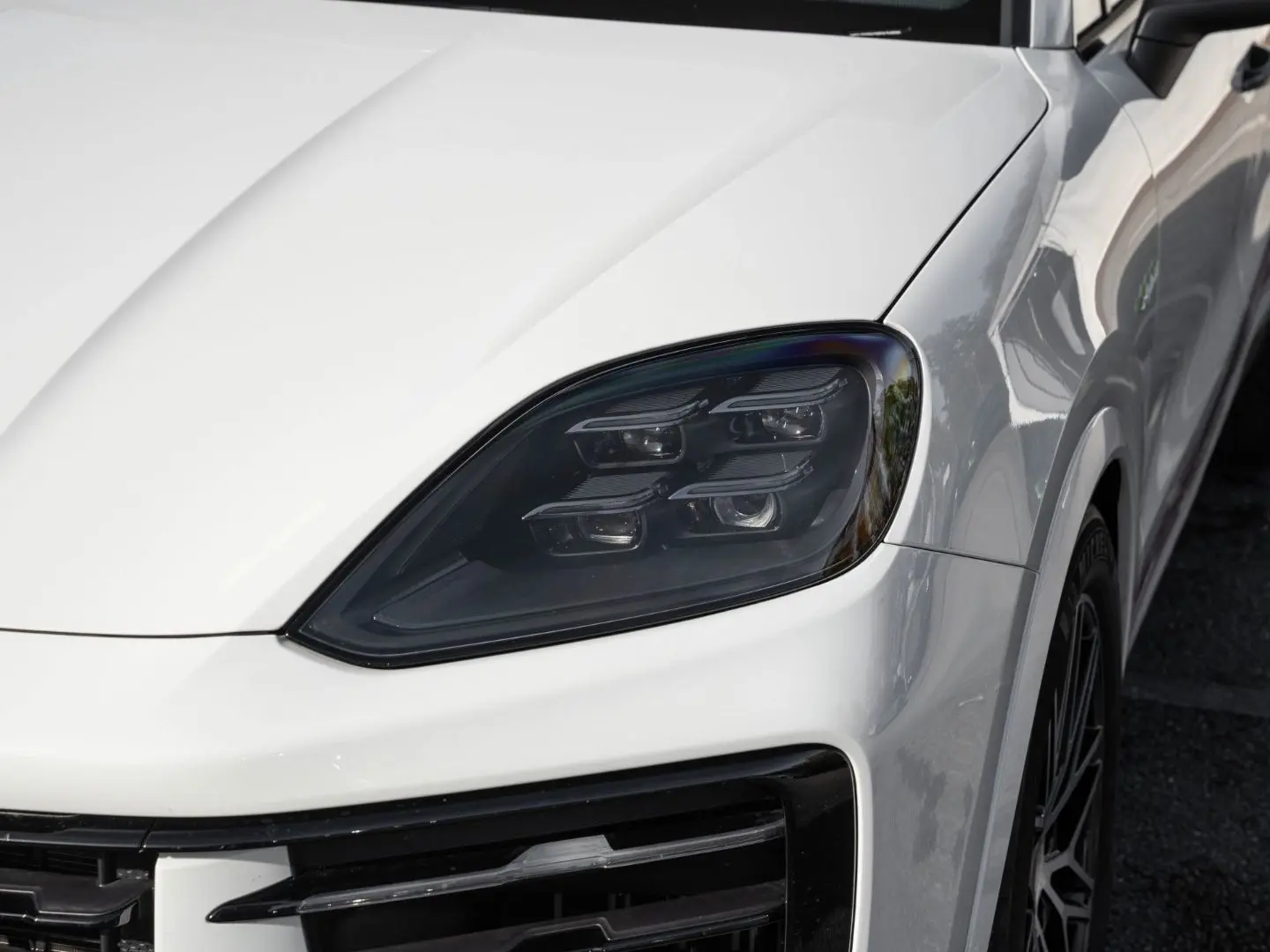 Cayenne E-Hybrid Matrix Massage SoftClose PassDisplay InnoDr