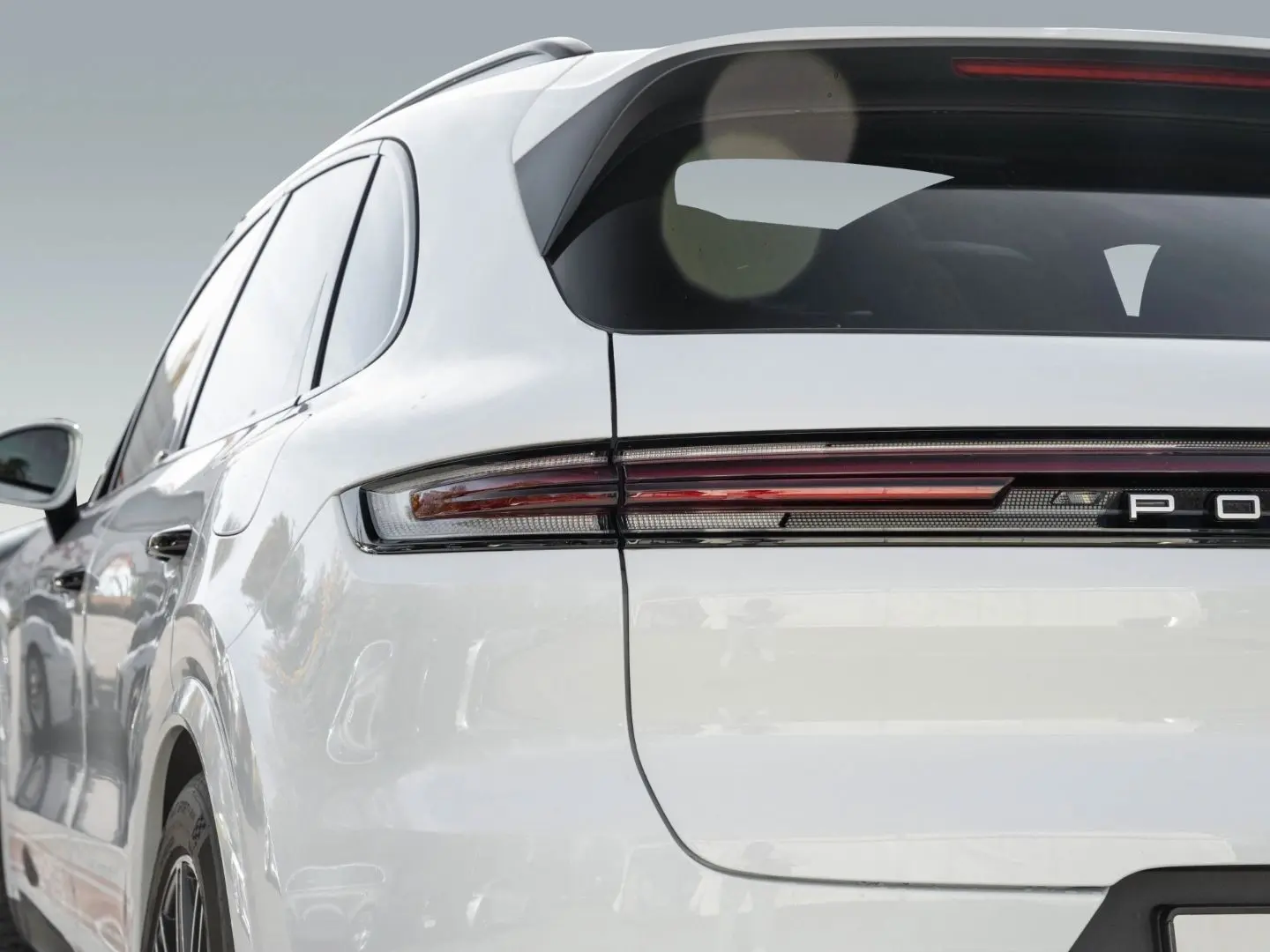 Cayenne E-Hybrid Matrix Massage SoftClose PassDisplay InnoDr