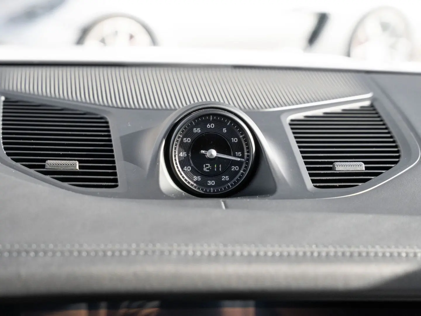 Cayenne E-Hybrid Matrix Massage SoftClose PassDisplay InnoDr