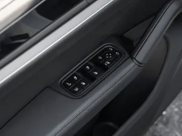 Cayenne E-Hybrid Matrix Massage SoftClose PassDisplay InnoDr