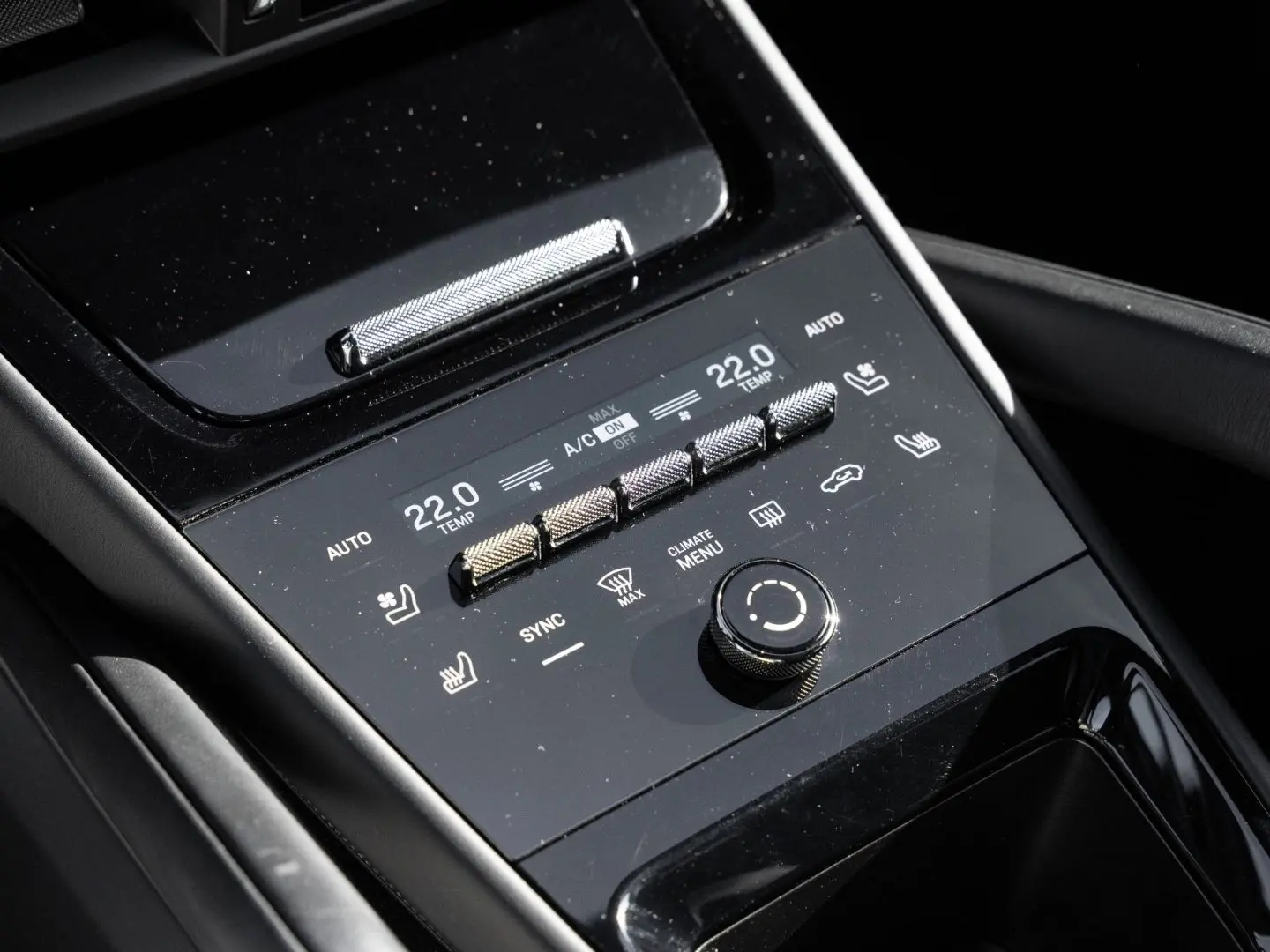 Cayenne E-Hybrid Matrix Massage SoftClose PassDisplay InnoDr