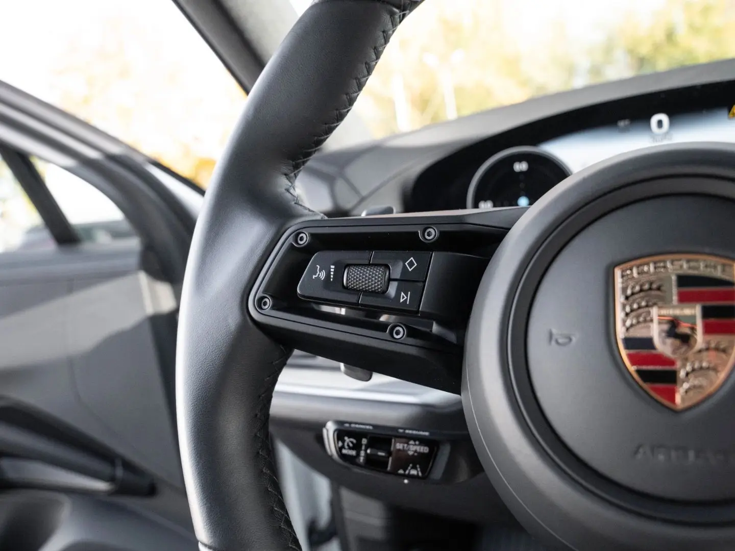 Cayenne E-Hybrid Matrix Massage SoftClose PassDisplay InnoDr