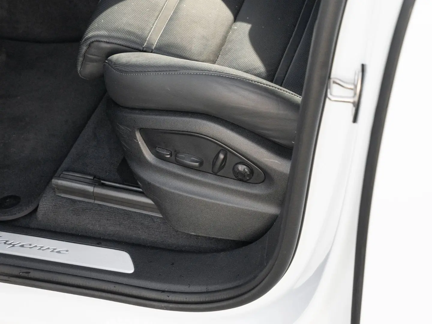 Cayenne E-Hybrid Matrix Massage SoftClose PassDisplay InnoDr