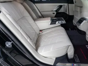 BMW 740d M-Sport&Individual