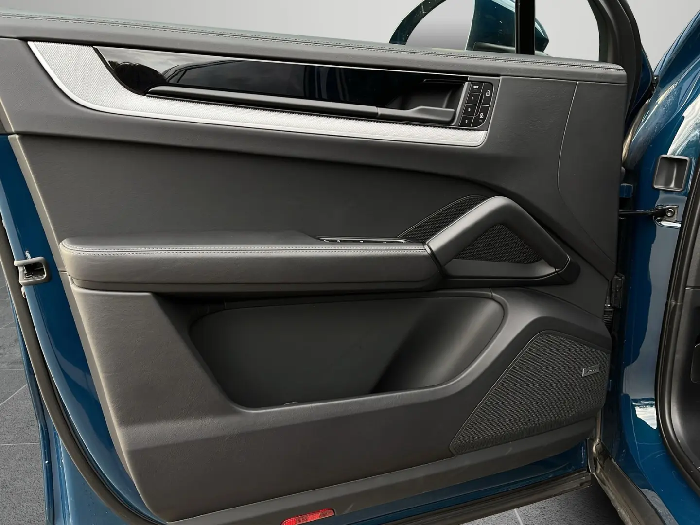 Cayenne E-Hybrid Coupe   Sportabgasanlage   BOSE