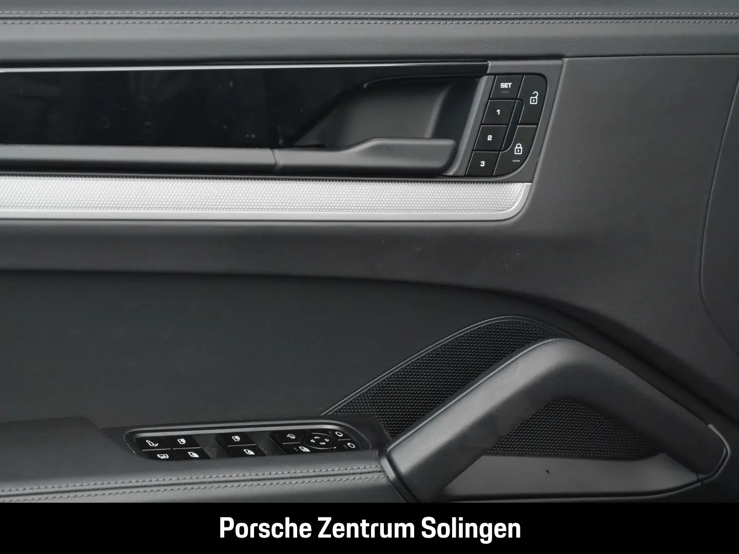 Cayenne E-Hybrid HD Surround BOSE