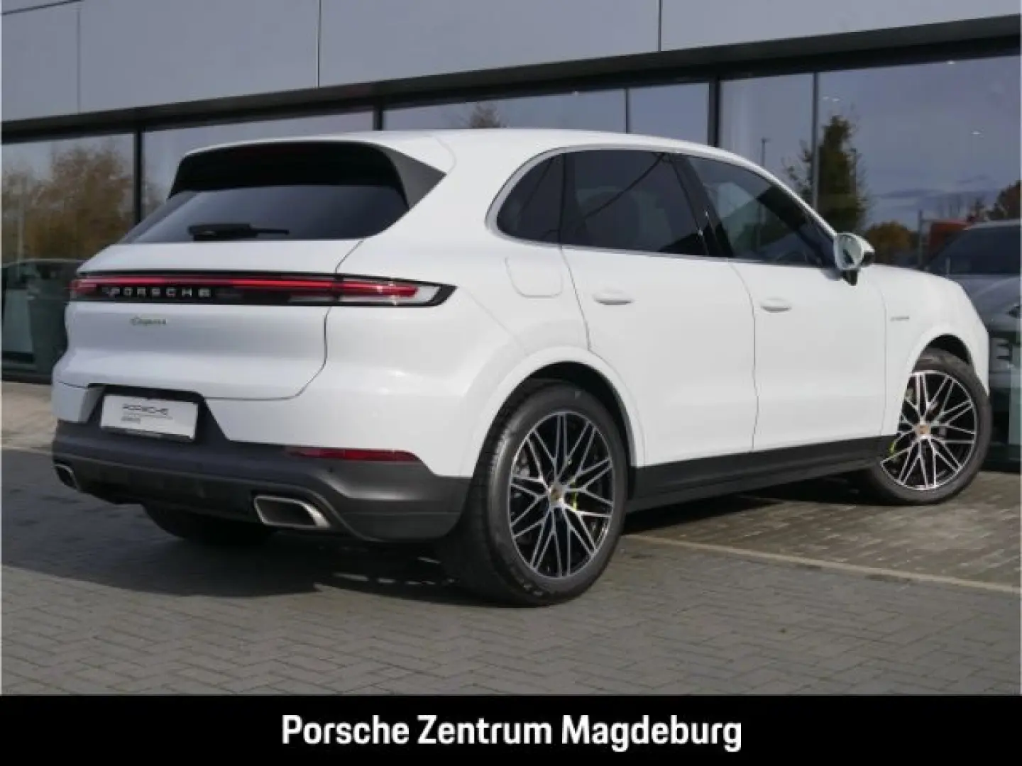 Cayenne E-Hybrid SoftClo Massage Ventilat PassDispl Matrix