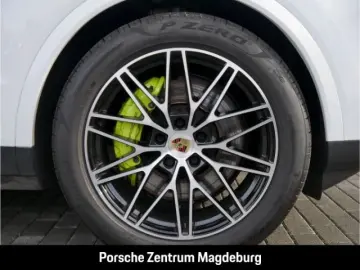 Cayenne E-Hybrid SoftClo Massage Ventilat PassDispl Matrix