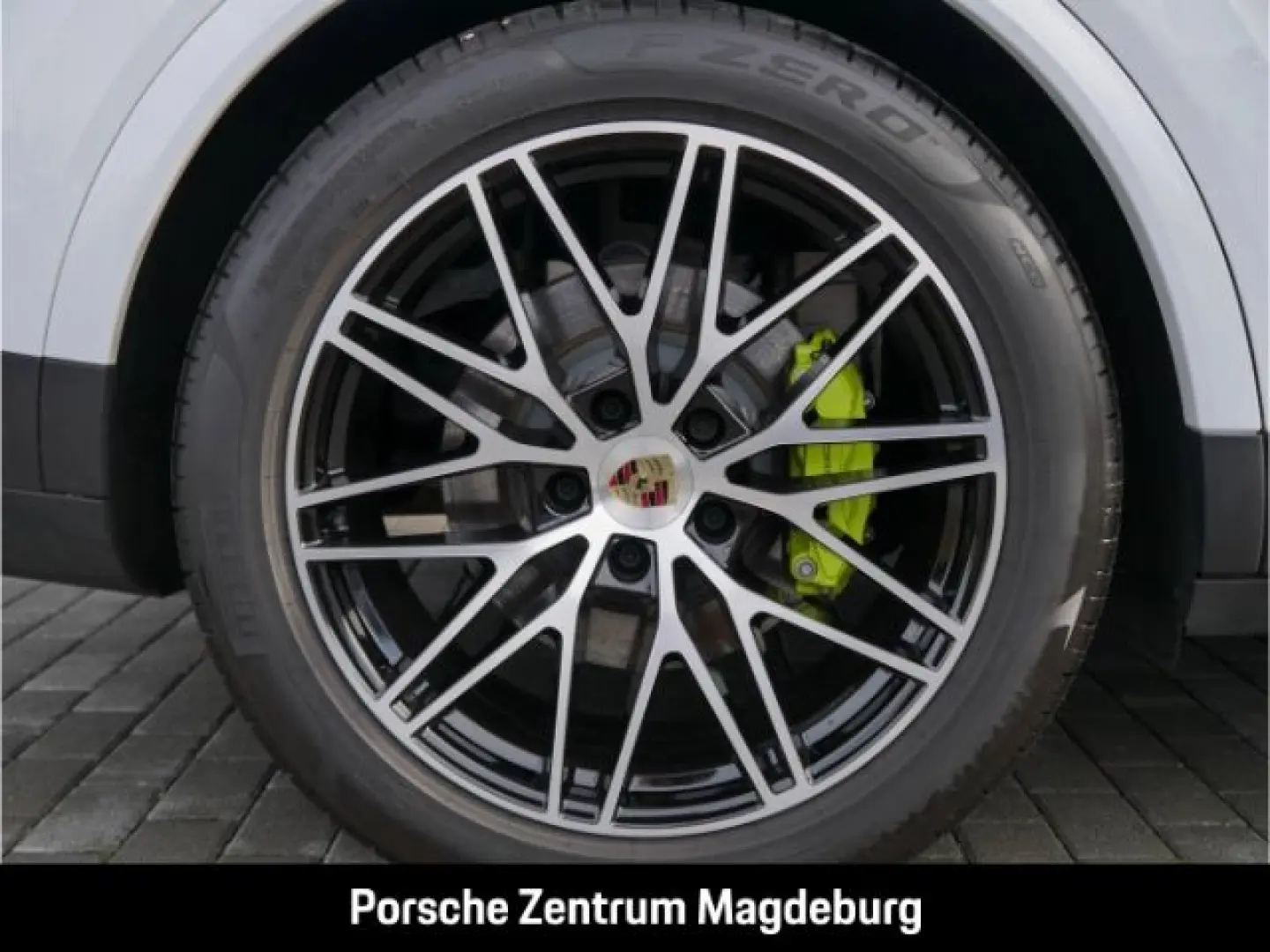 Cayenne E-Hybrid SoftClo Massage Ventilat PassDispl Matrix