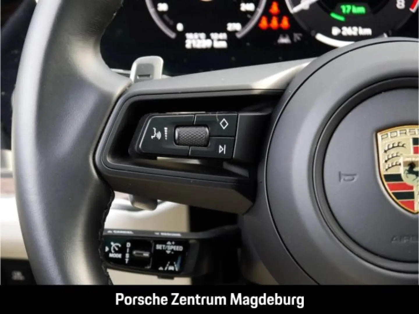 Cayenne E-Hybrid SoftClo Massage Ventilat PassDispl Matrix