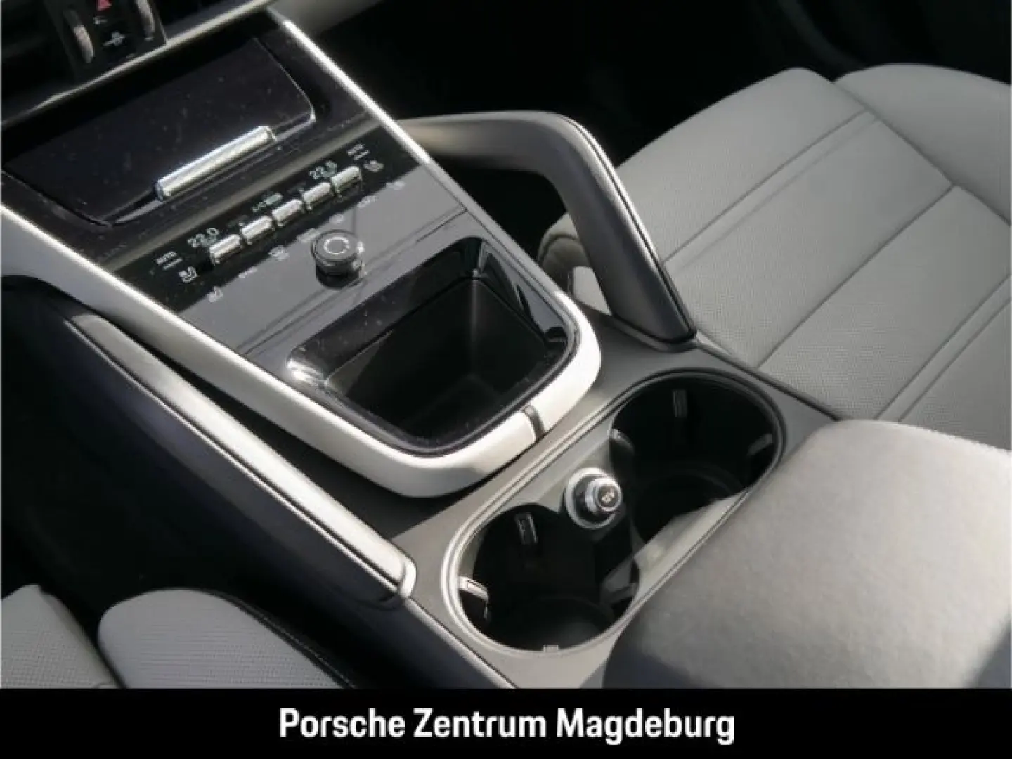 Cayenne E-Hybrid SoftClo Massage Ventilat PassDispl Matrix