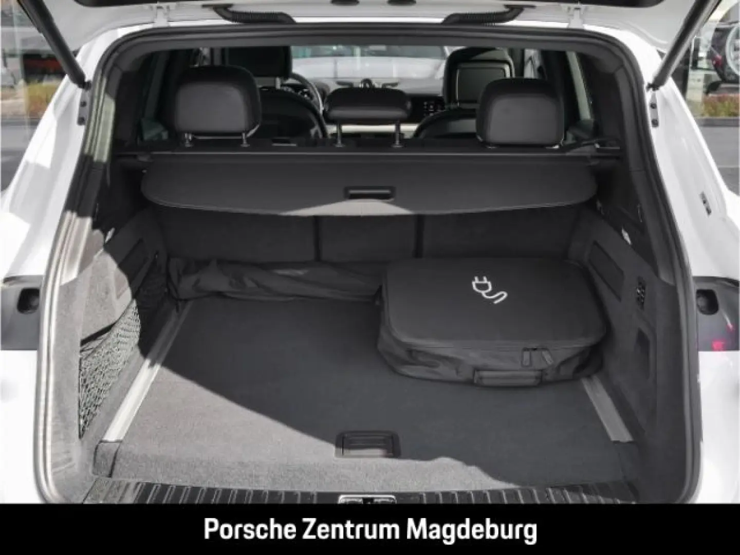 Cayenne E-Hybrid SoftClo Massage Ventilat PassDispl Matrix