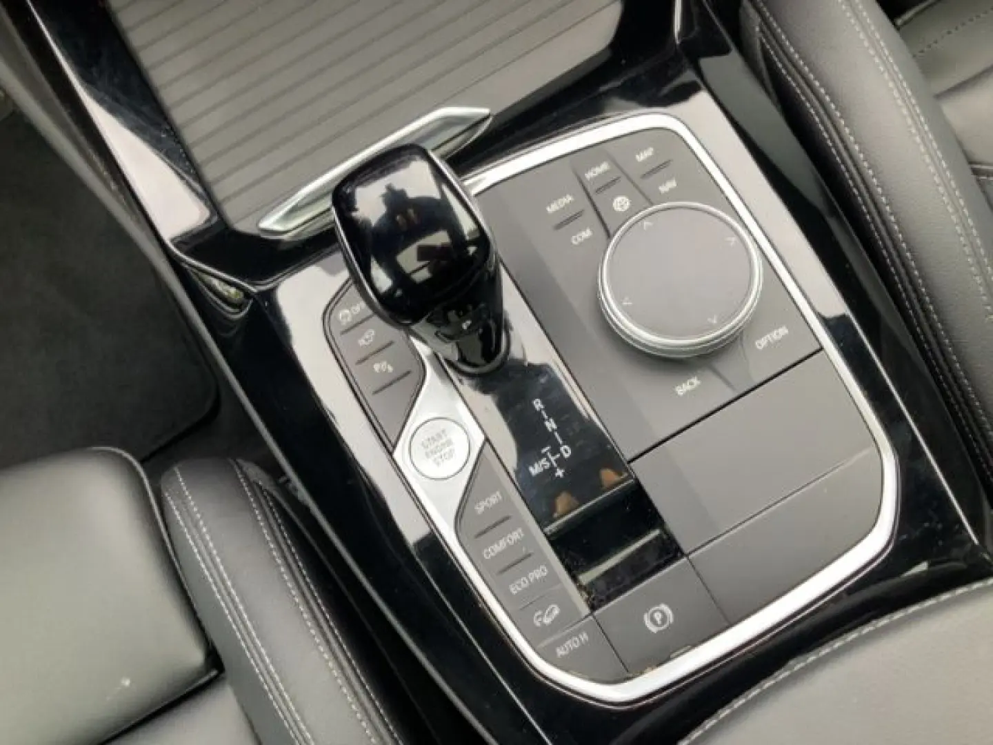 X4 M40 i M-Sport StandHZG AHK Panodach Navi Lede