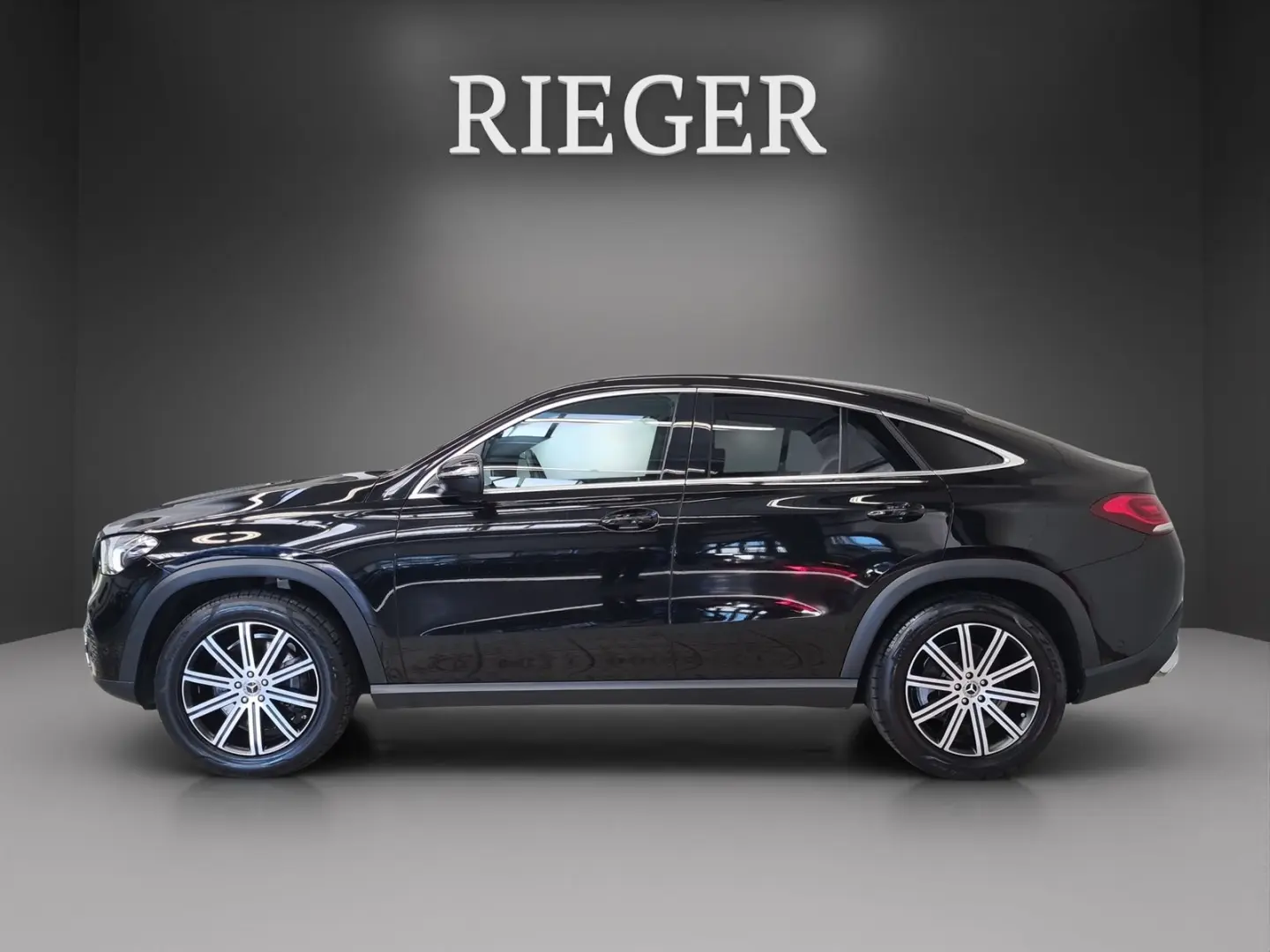 GLE 300 d 4M Coupé Pano Multibeam Burmester 20