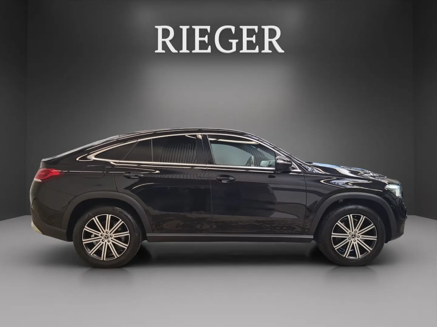 GLE 300 d 4M Coupé Pano Multibeam Burmester 20