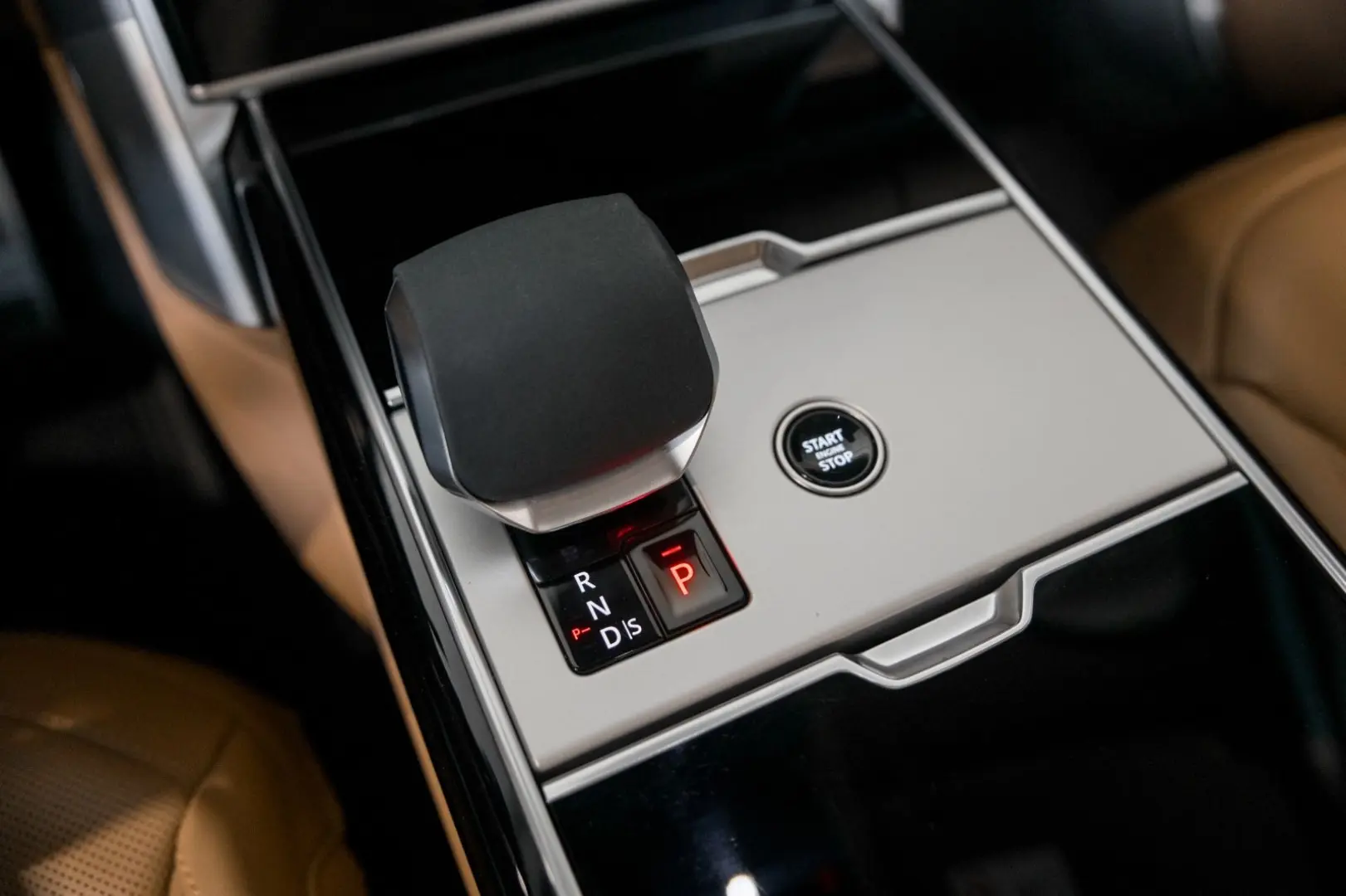 Range Rover P460e SE 24MY