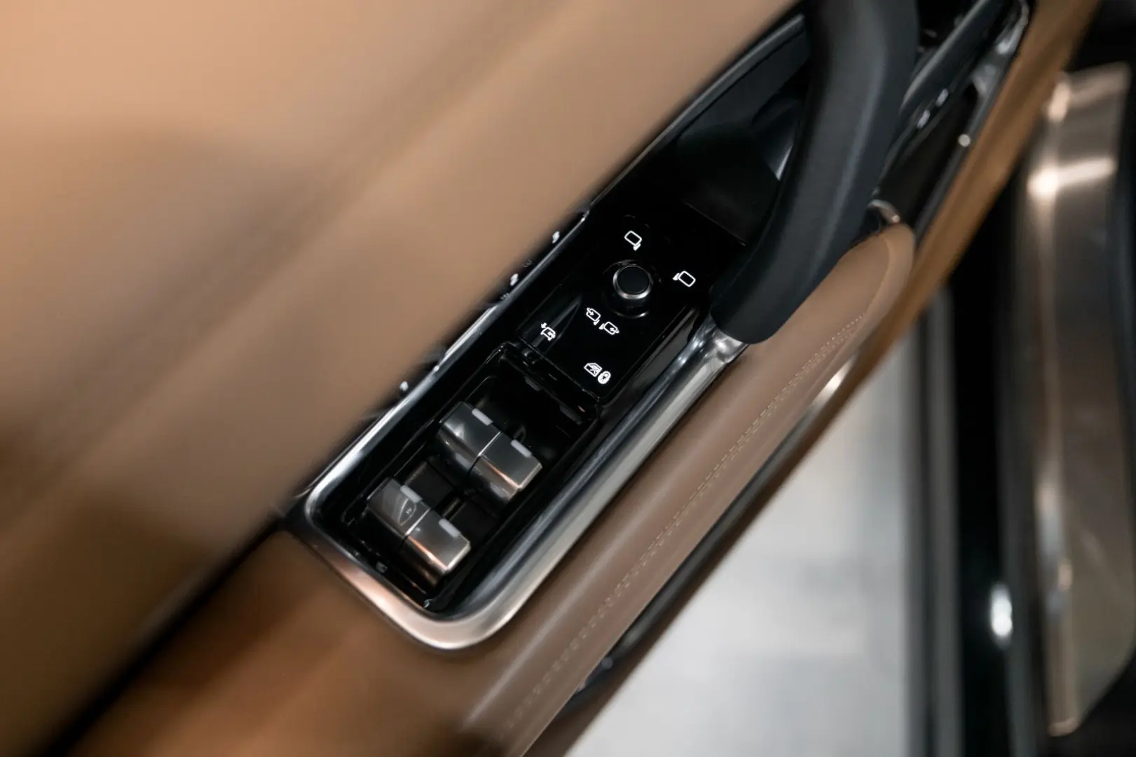 Range Rover P460e SE 24MY