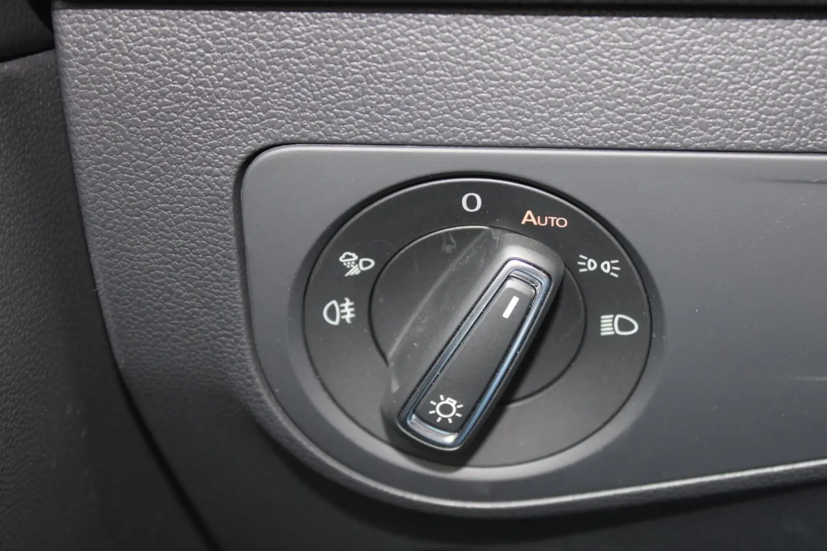 Volkswagen Tiguan 2.0TDI R-LINE4x4 MATRIX PANO 7SITZE NAVI