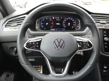 Volkswagen Tiguan 2.0TDI R-LINE4x4 MATRIX PANO 7SITZE NAVI