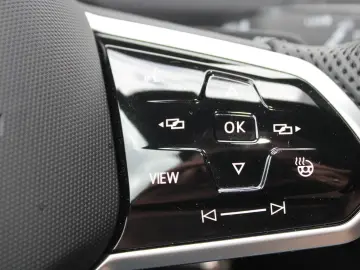 Volkswagen Tiguan 2.0TDI R-LINE4x4 MATRIX PANO 7SITZE NAVI