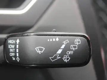 Volkswagen Tiguan 2.0TDI R-LINE4x4 MATRIX PANO 7SITZE NAVI